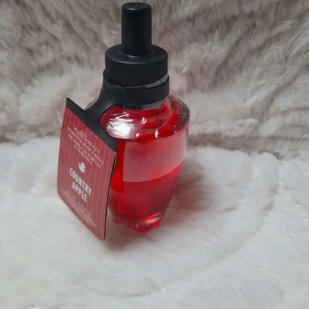 BBW White Barn Country Apple Wallflower Refill Bulb New OOS